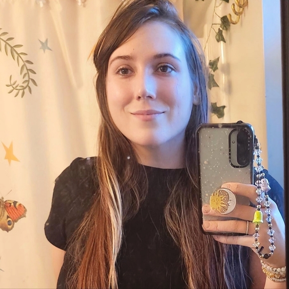 Meet your Posher, Erin (smoke free home) - Picture 5 of 8